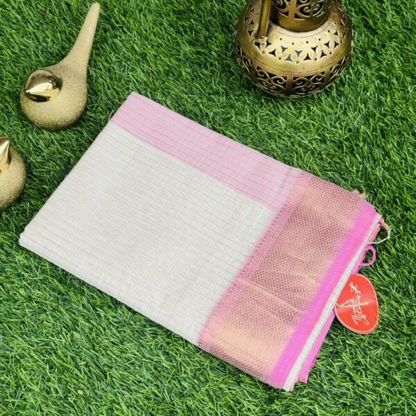 Offwhite Maheswari Silk Saree with Zari weaving & baby pink border
