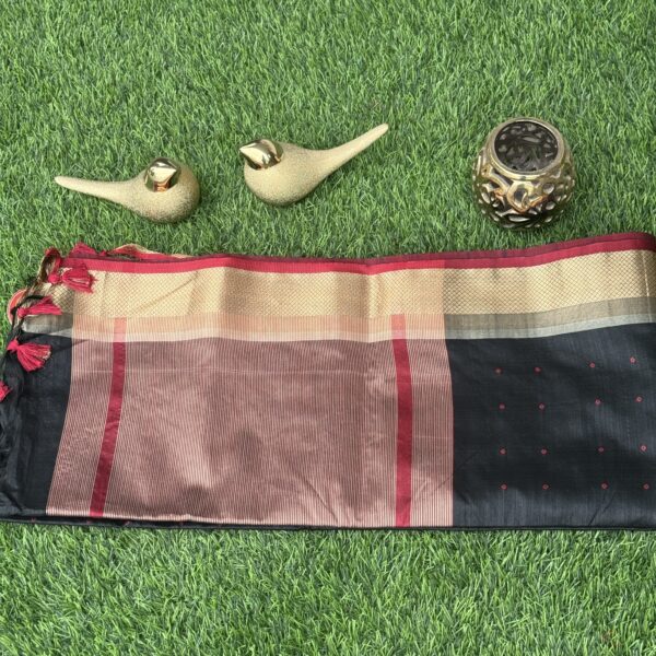 Maheshwari silk saree in black with bandhini butti - Image 2