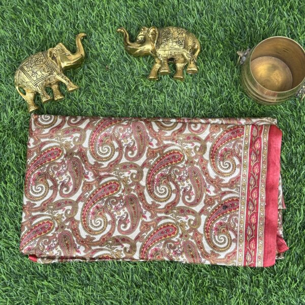 Soft and weightless Printed silk saree - Image 3