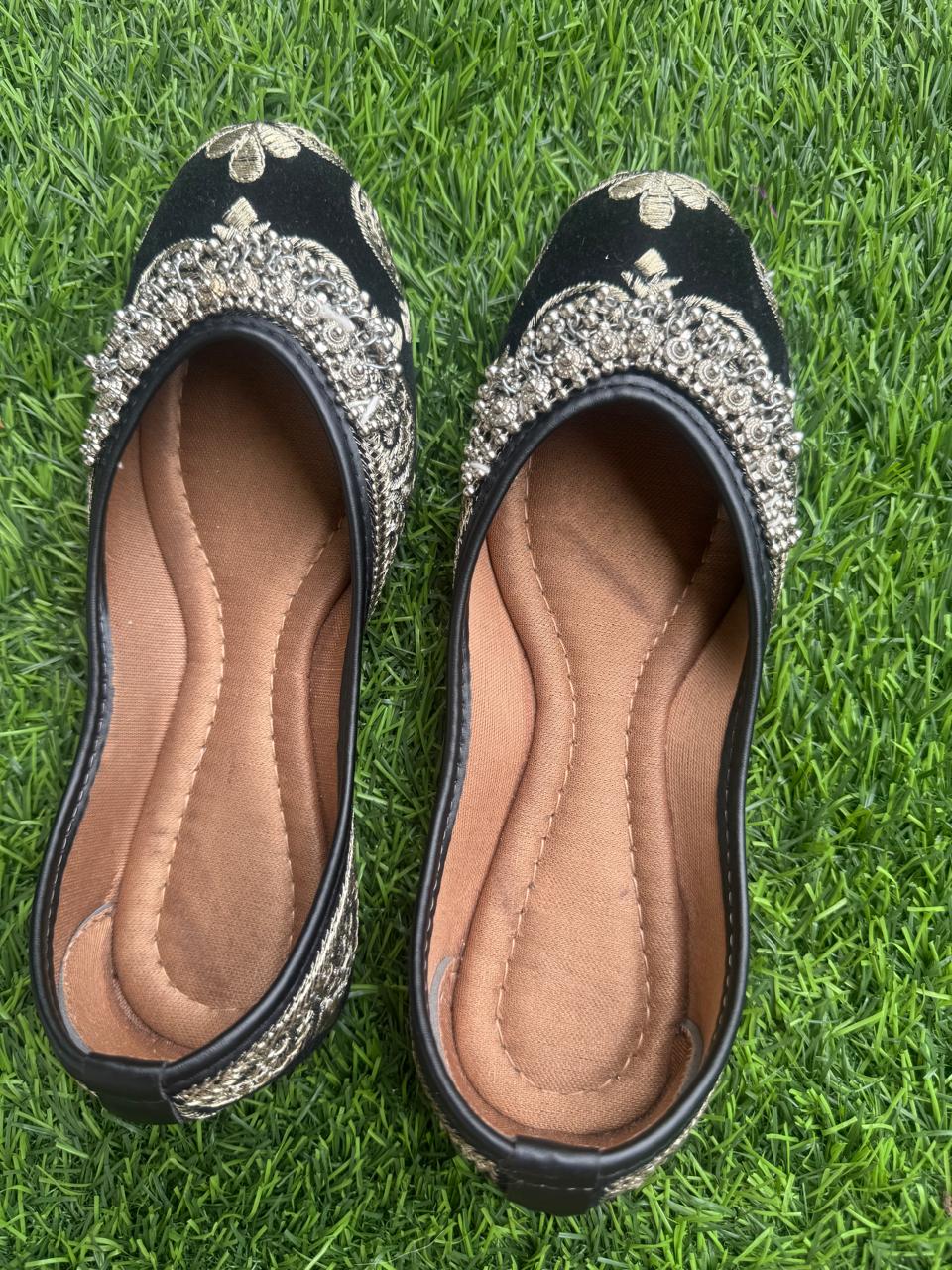 Black Punjabi Jhooti with oxidised silver embellishments in size 7 - Image 2